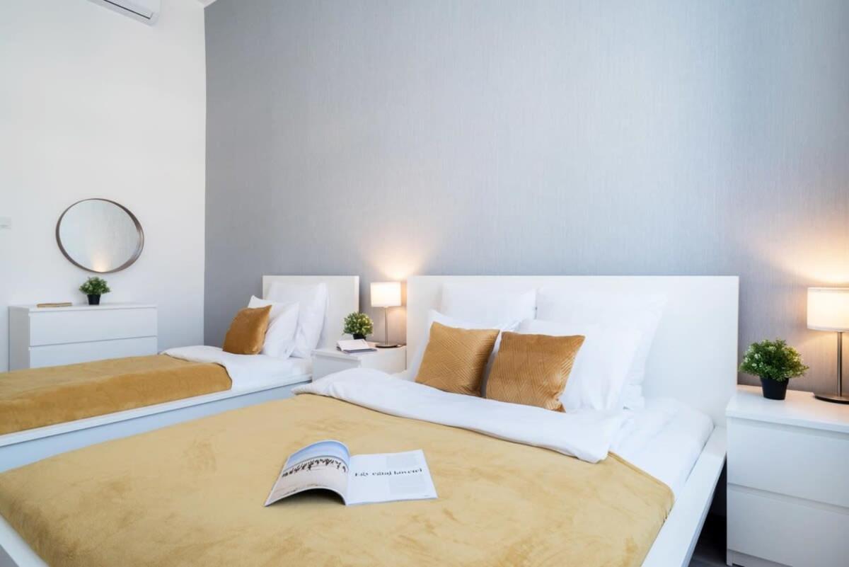 Large Apartment At Perfect Central Location Budapest Bagian luar foto