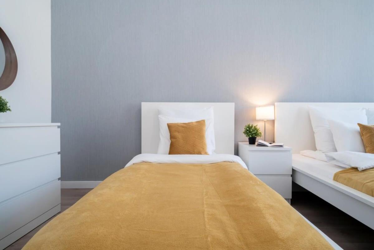 Large Apartment At Perfect Central Location Budapest Bagian luar foto