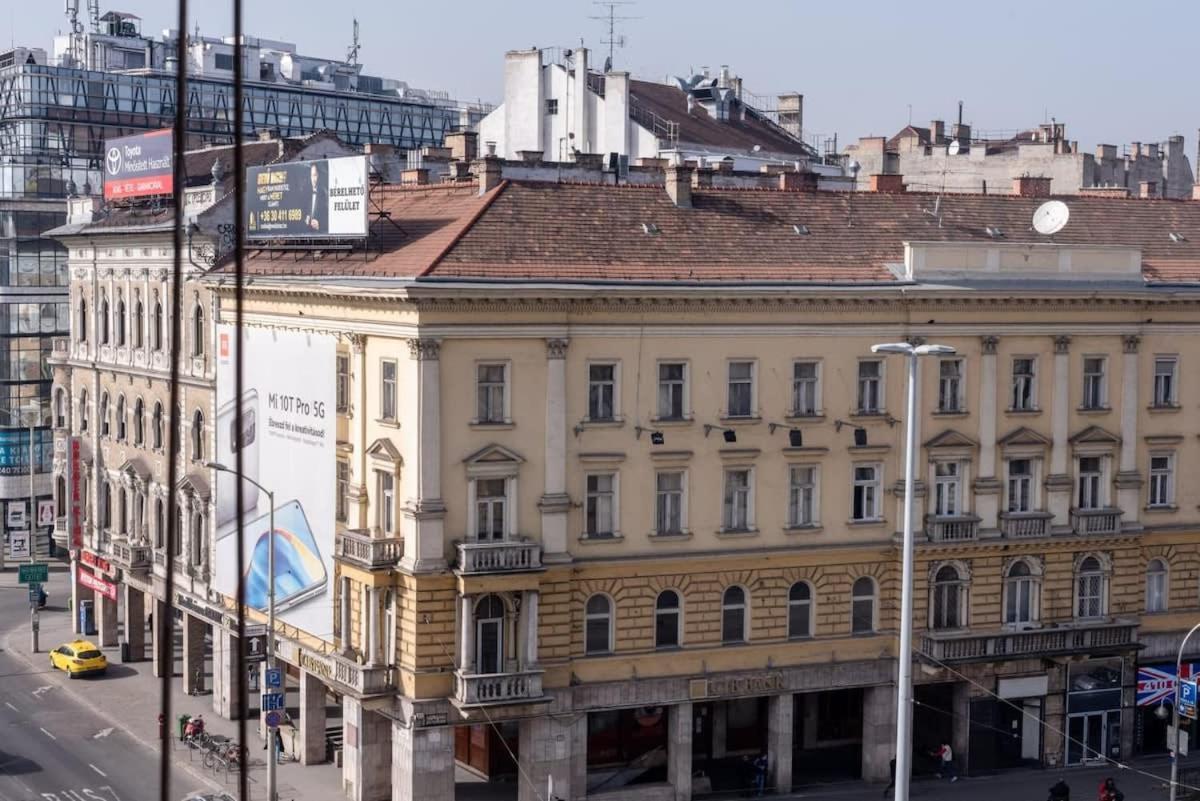 Large Apartment At Perfect Central Location Budapest Bagian luar foto