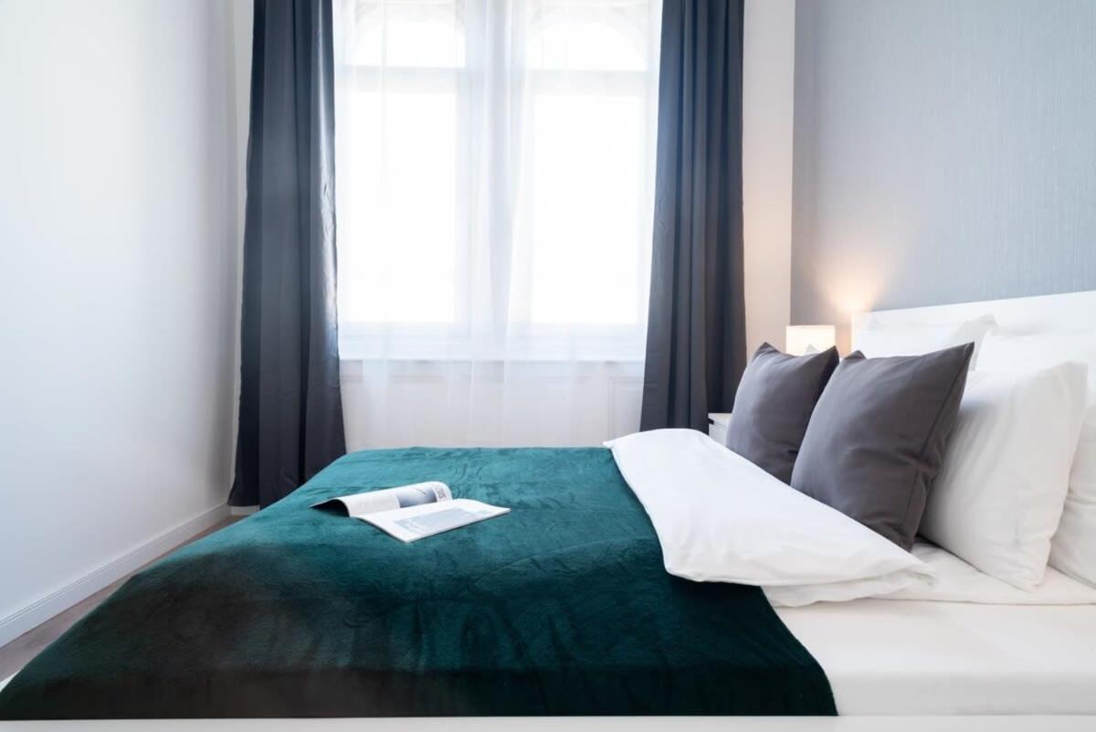 Large Apartment At Perfect Central Location Budapest Bagian luar foto