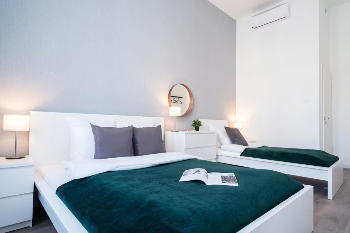 Large Apartment At Perfect Central Location Budapest Bagian luar foto