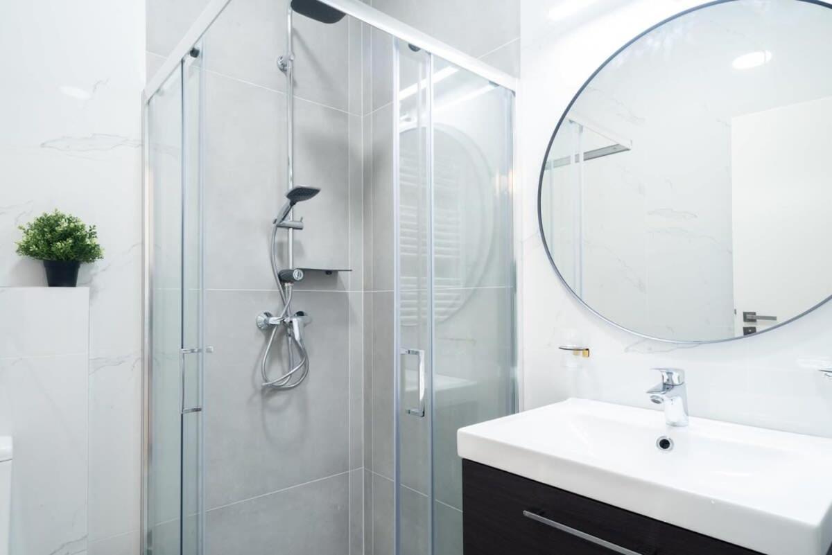 Large Apartment At Perfect Central Location Budapest Bagian luar foto