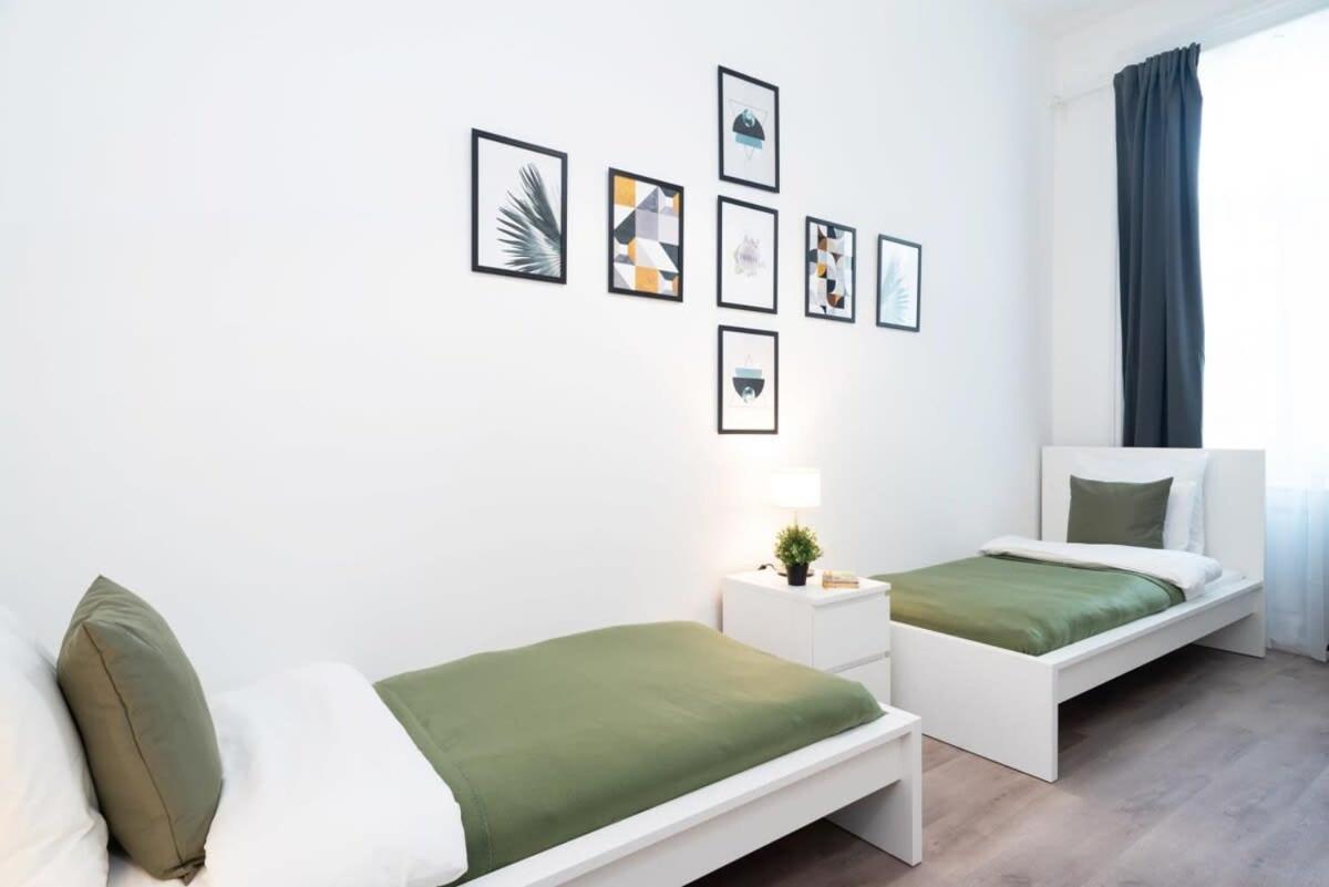 Large Apartment At Perfect Central Location Budapest Bagian luar foto