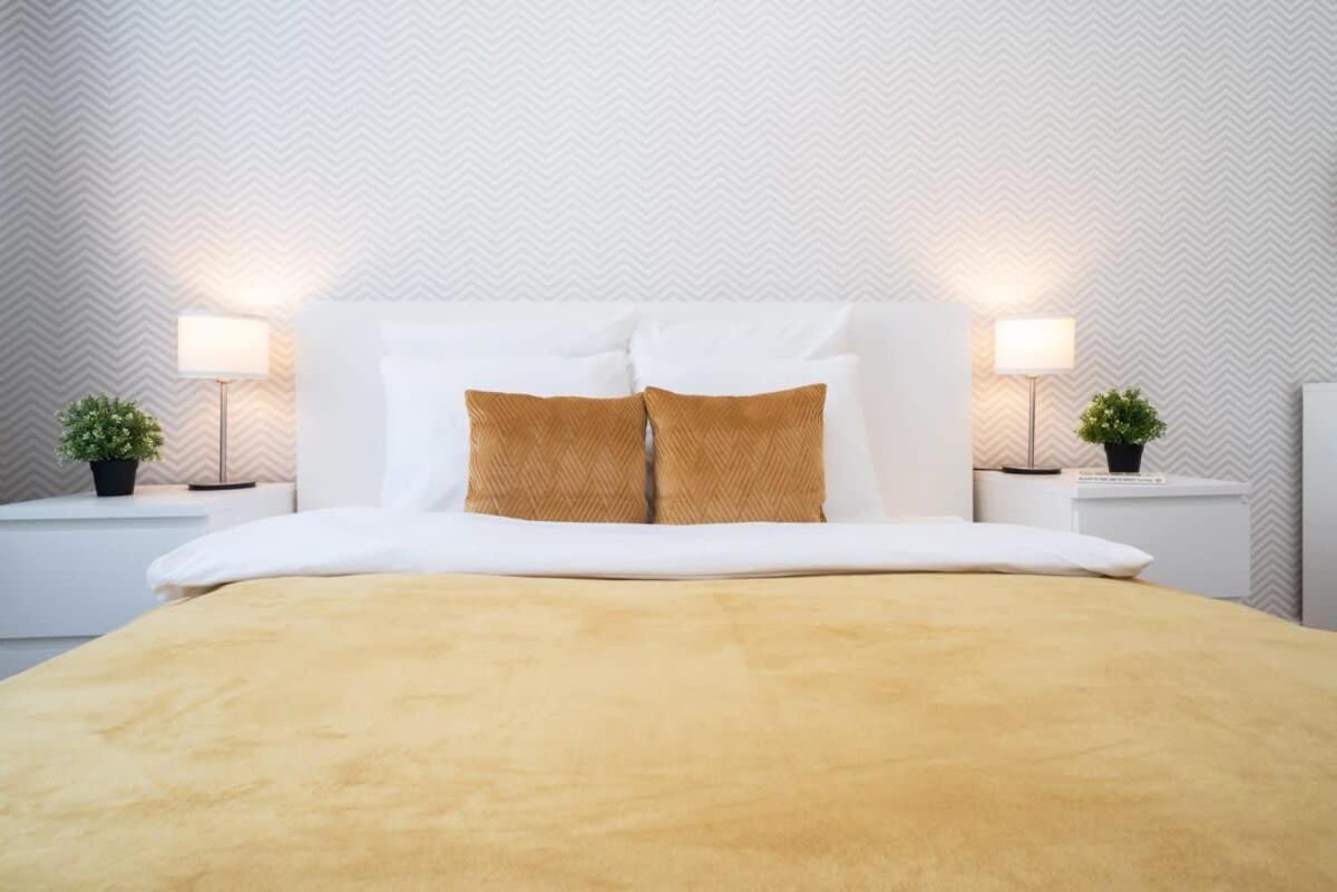 Large Apartment At Perfect Central Location Budapest Bagian luar foto
