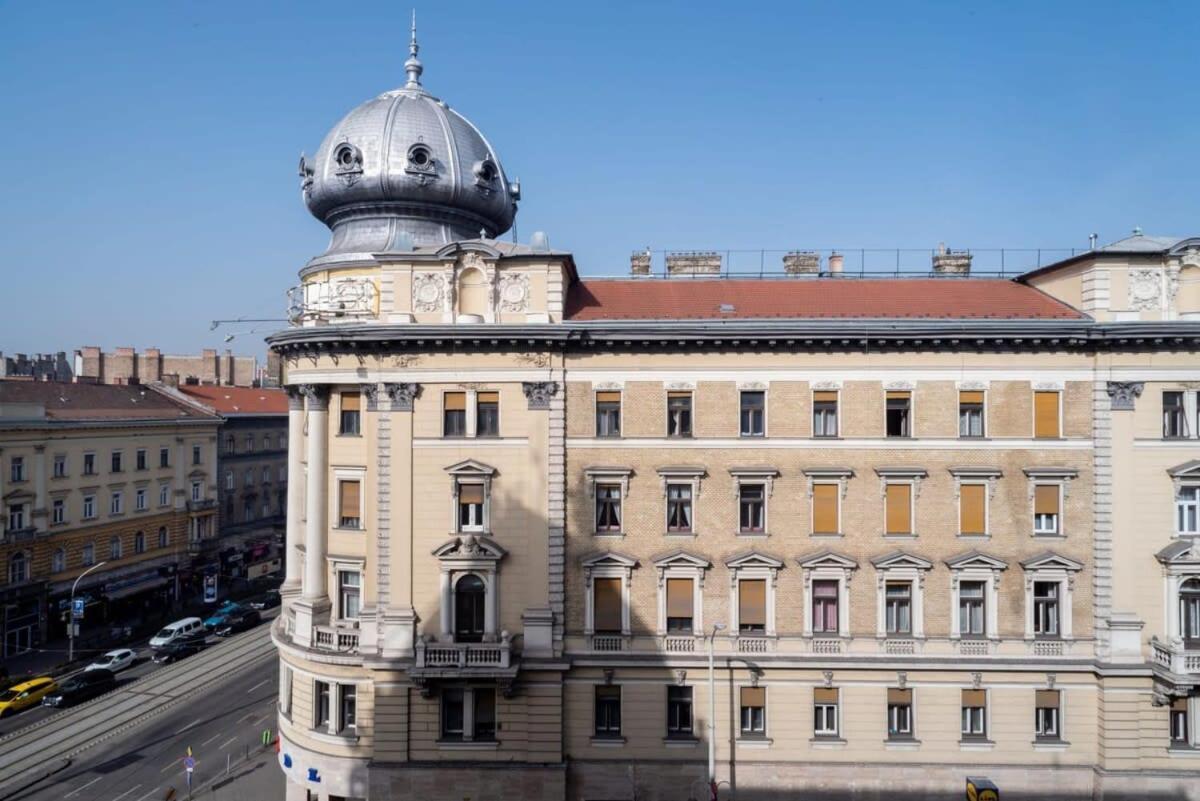 Large Apartment At Perfect Central Location Budapest Bagian luar foto